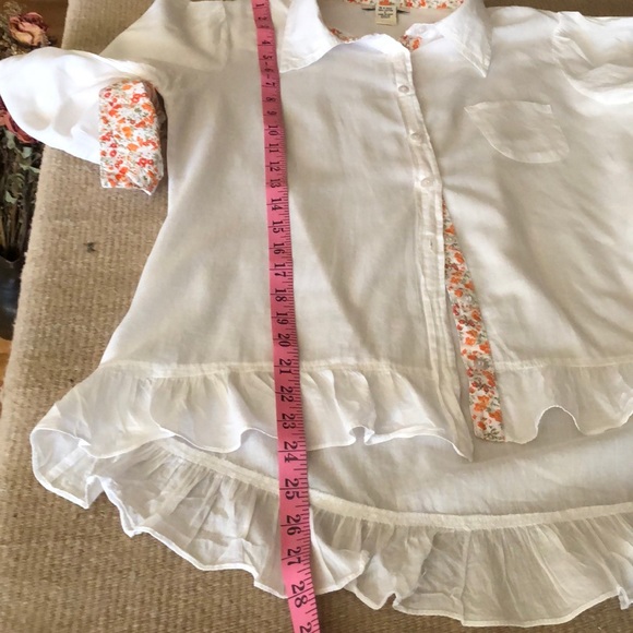 Flutterbye white button down ruffled hemline top - Picture 6 of 8